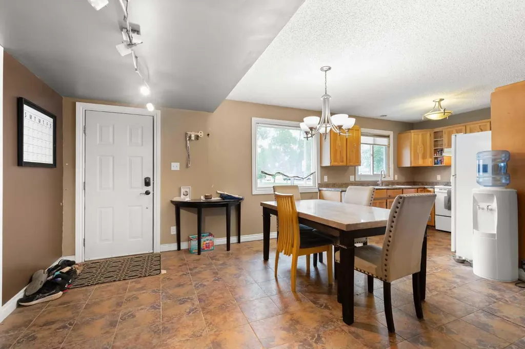 409 8 Street NE Medicine Hat AB T1A 5R8