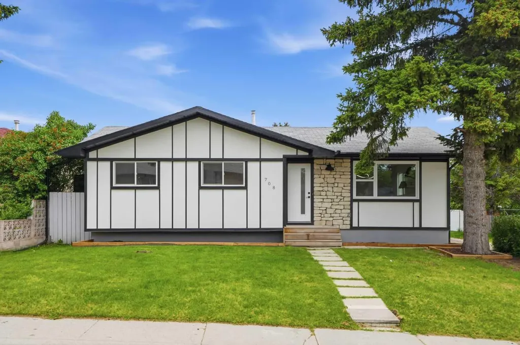 708 Sacramento Place SW Calgary AB T2W 0R5