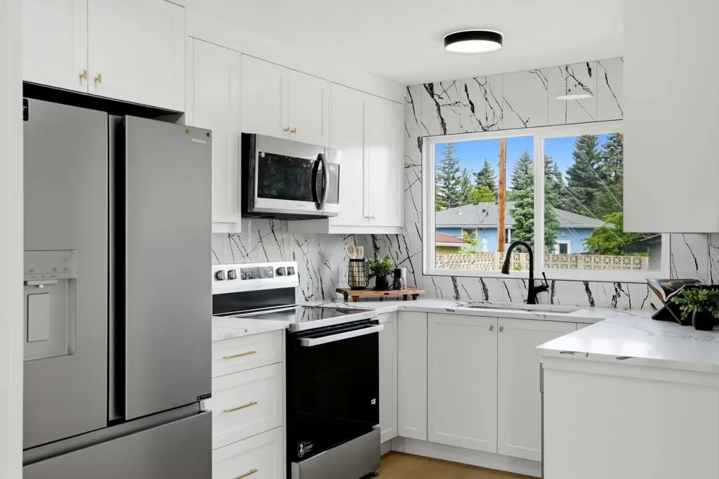 708 Sacramento Place SW Calgary AB T2W 0R5