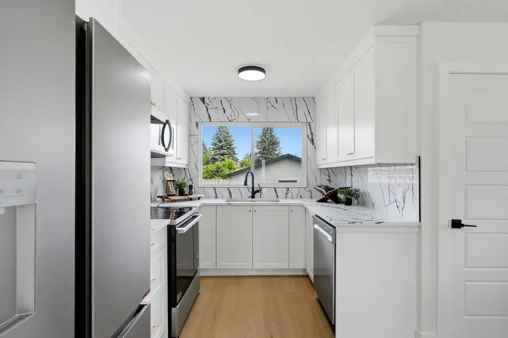 708 Sacramento Place SW Calgary AB T2W 0R5
