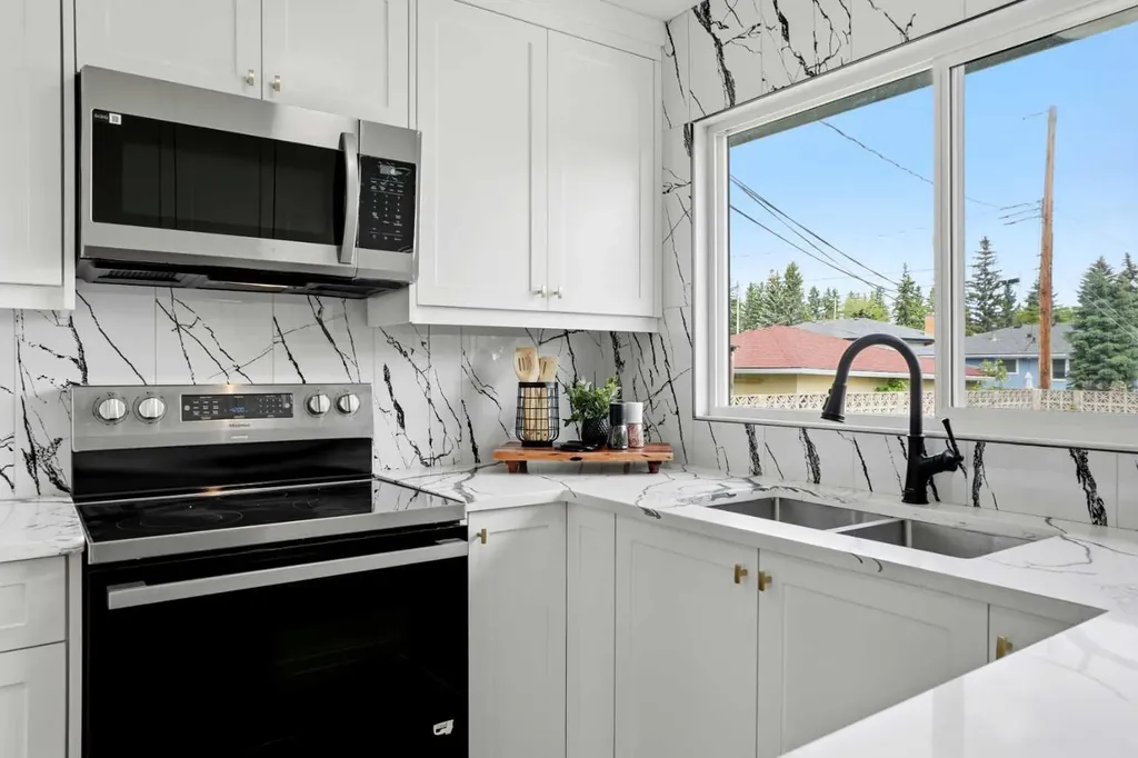 708 Sacramento Place SW Calgary AB T2W 0R5