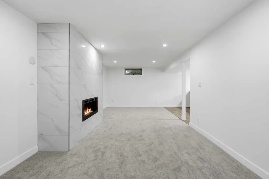 708 Sacramento Place SW Calgary AB T2W 0R5