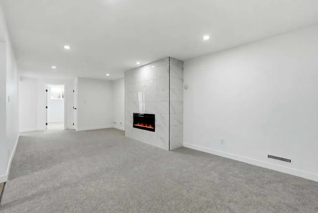 708 Sacramento Place SW Calgary AB T2W 0R5