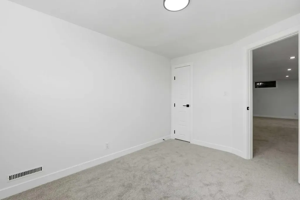 708 Sacramento Place SW Calgary AB T2W 0R5
