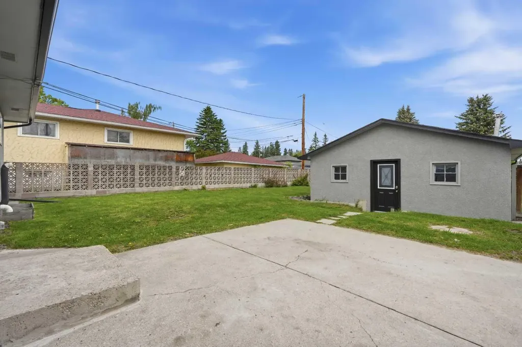 708 Sacramento Place SW Calgary AB T2W 0R5