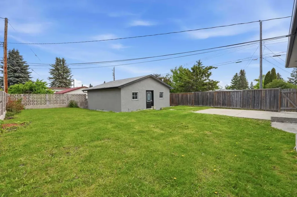 708 Sacramento Place SW Calgary AB T2W 0R5