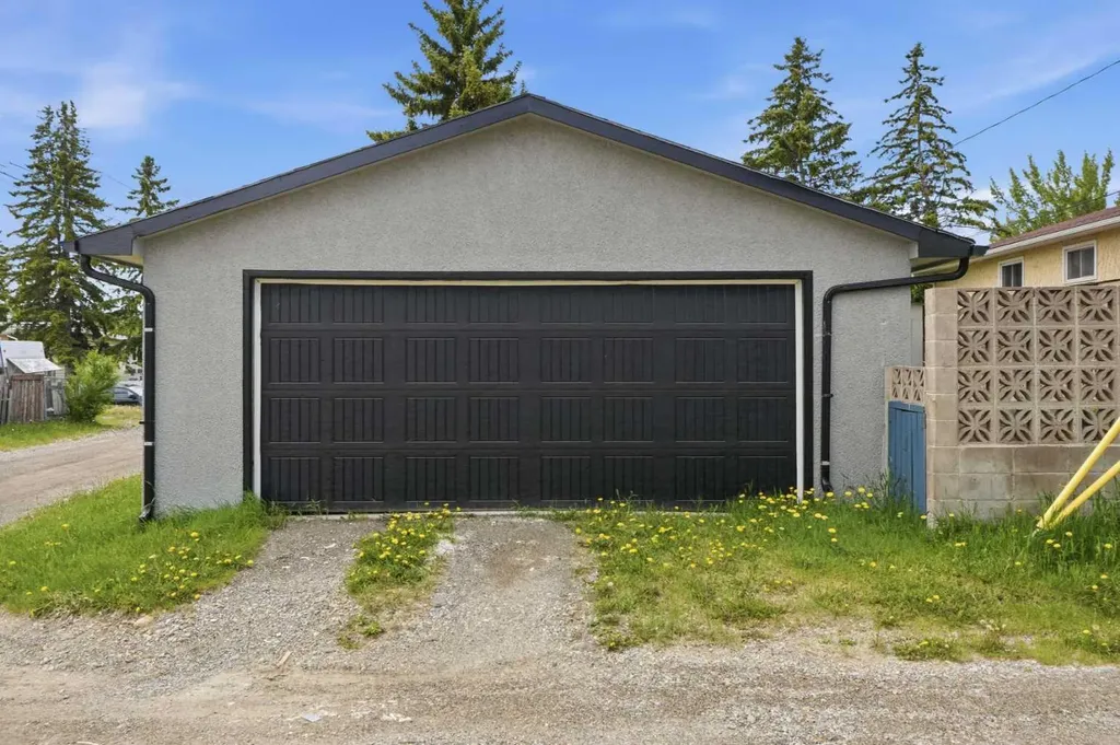 708 Sacramento Place SW Calgary AB T2W 0R5