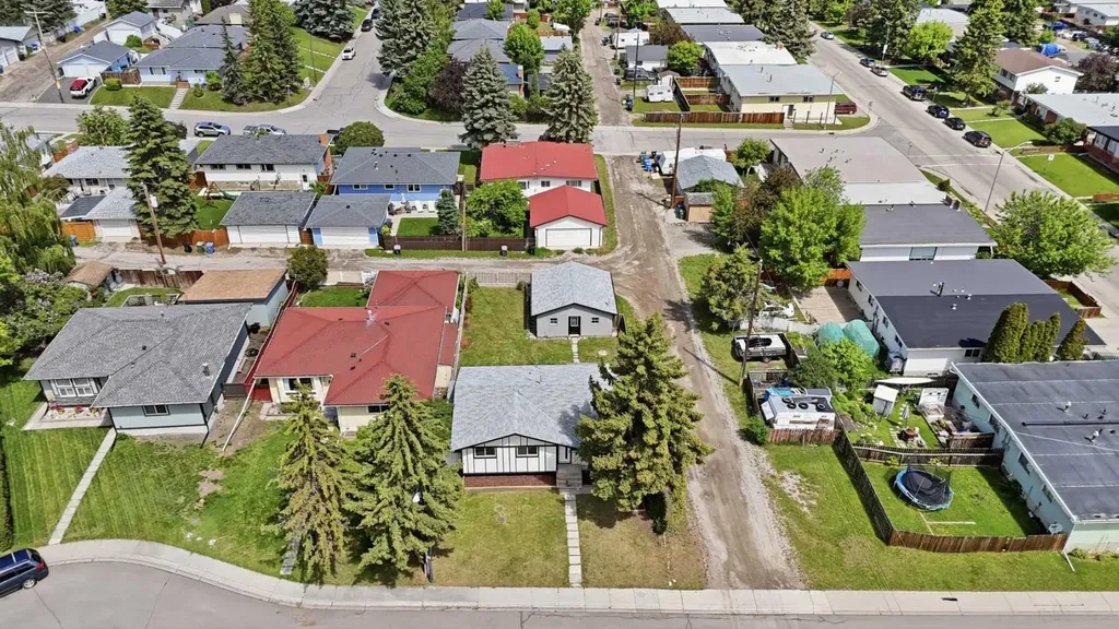 708 Sacramento Place SW Calgary AB T2W 0R5