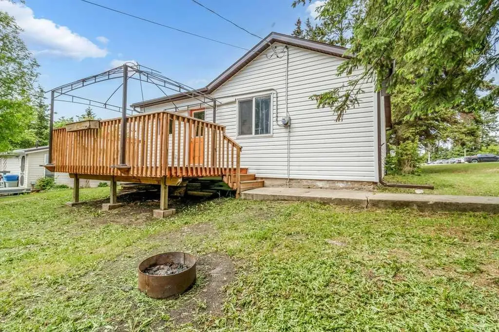 4901 53 Avenue Bentley AB T0C 0J0
