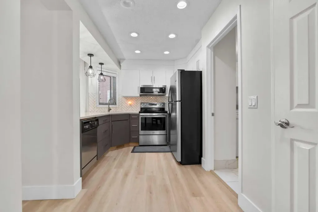 957 Applewood Drive SE Calgary AB T2A 7M7