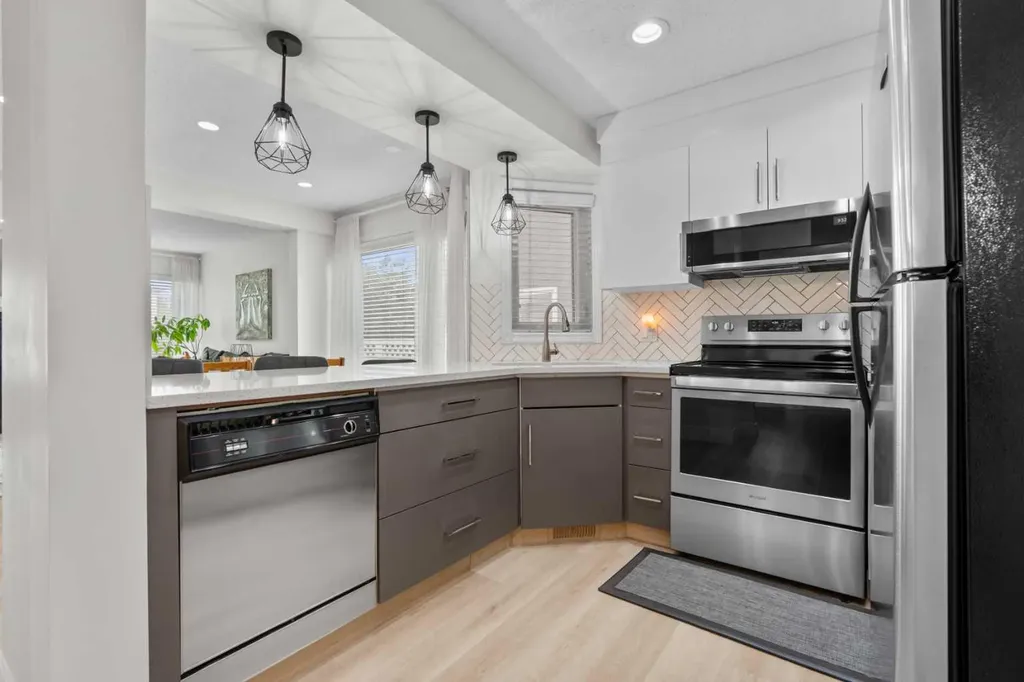 957 Applewood Drive SE Calgary AB T2A 7M7
