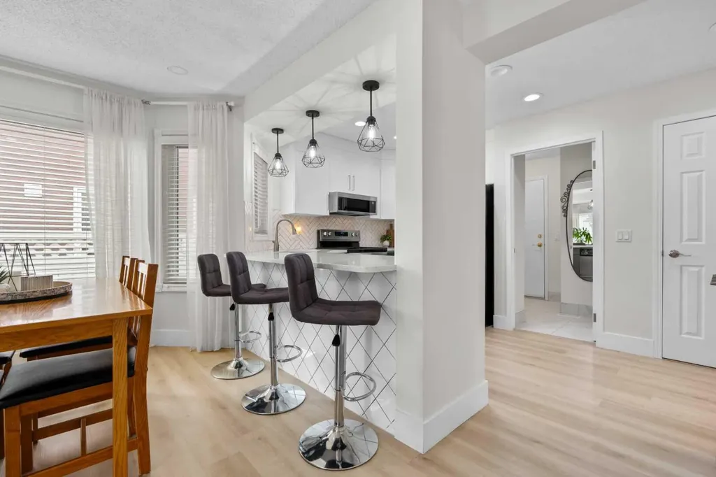 957 Applewood Drive SE Calgary AB T2A 7M7