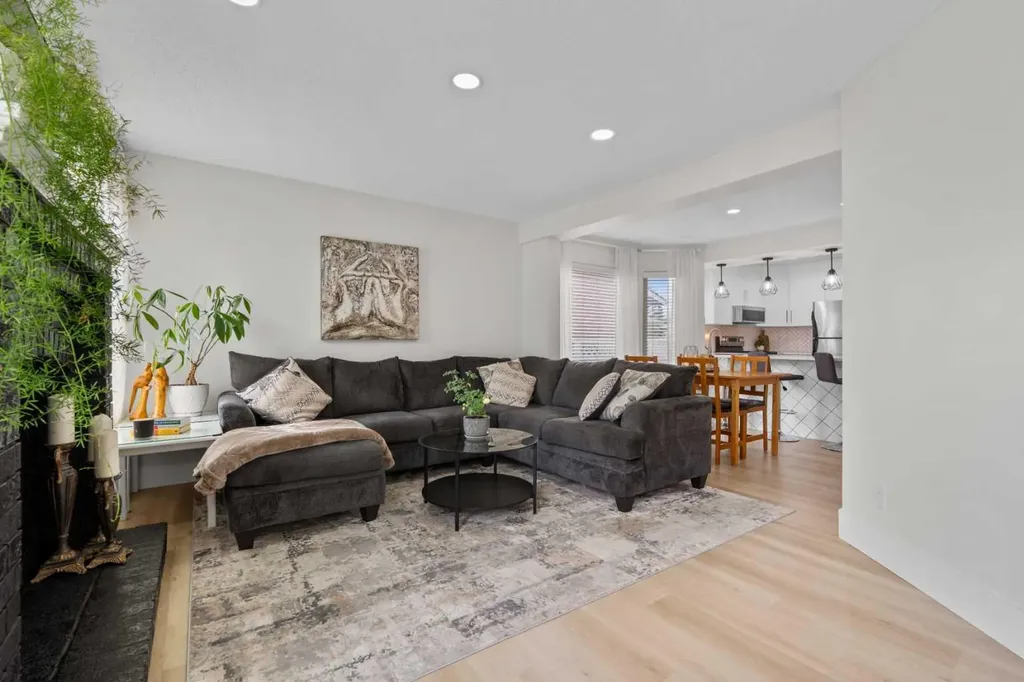 957 Applewood Drive SE Calgary AB T2A 7M7