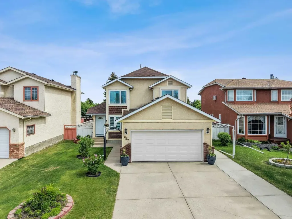 957 Applewood Drive SE Calgary AB T2A 7M7