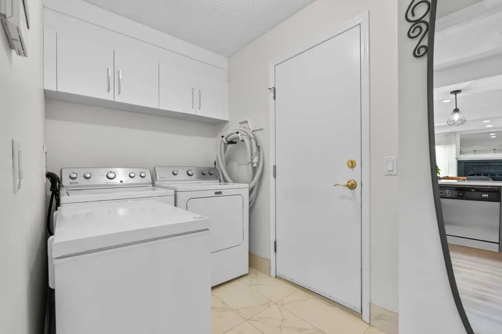 957 Applewood Drive SE Calgary AB T2A 7M7