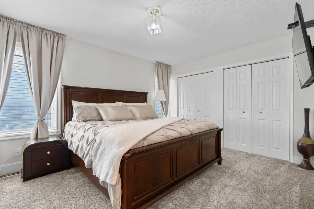957 Applewood Drive SE Calgary AB T2A 7M7