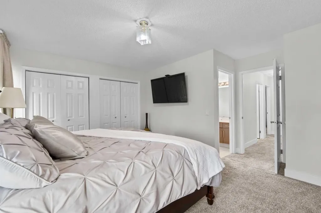 957 Applewood Drive SE Calgary AB T2A 7M7