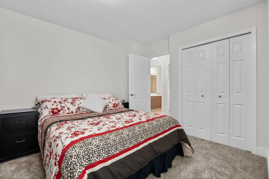 957 Applewood Drive SE Calgary AB T2A 7M7