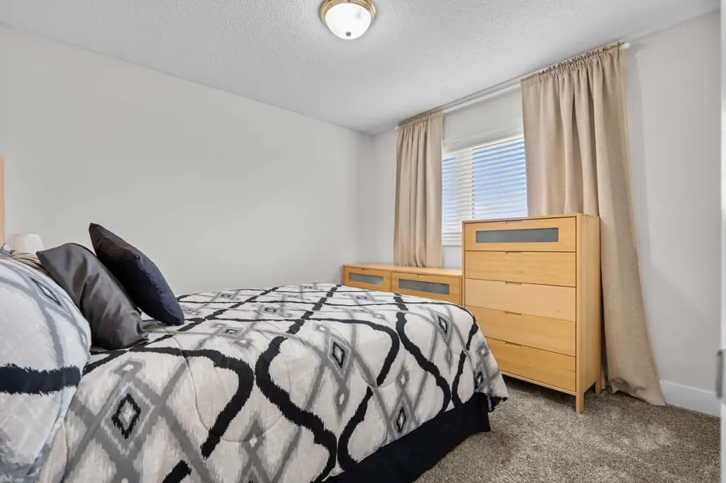 957 Applewood Drive SE Calgary AB T2A 7M7