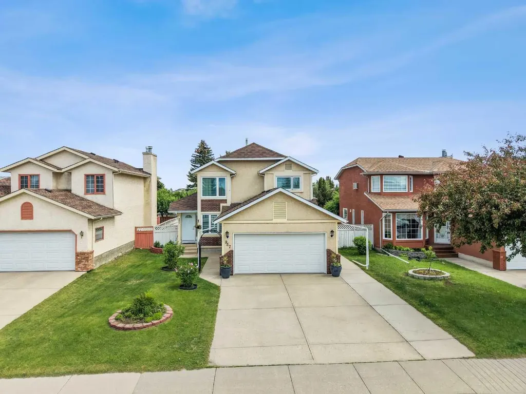 957 Applewood Drive SE Calgary AB T2A 7M7