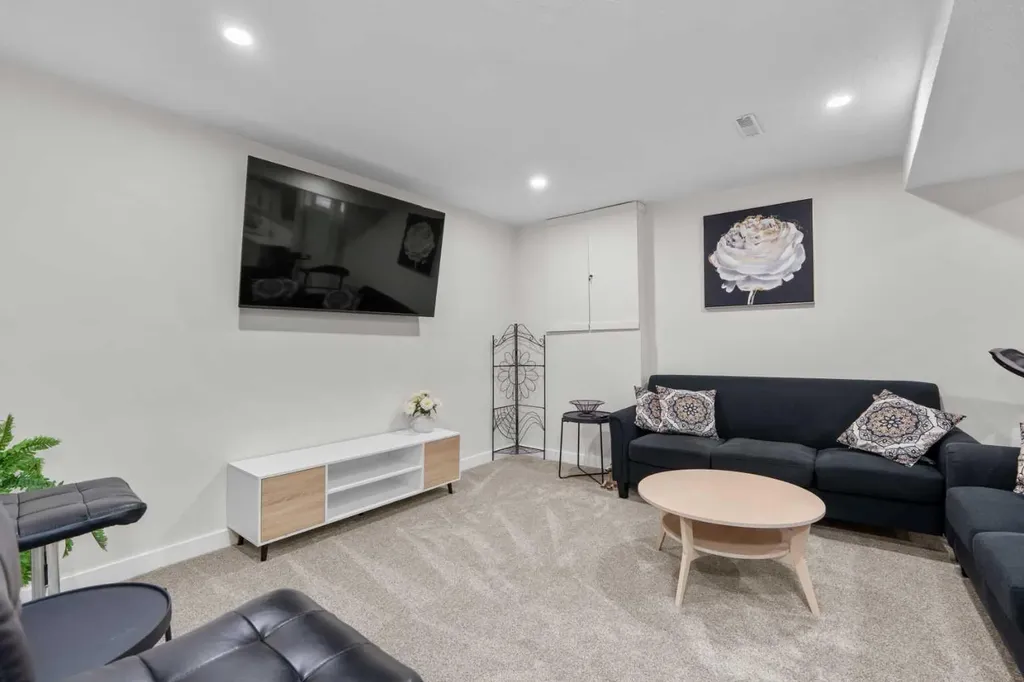 957 Applewood Drive SE Calgary AB T2A 7M7