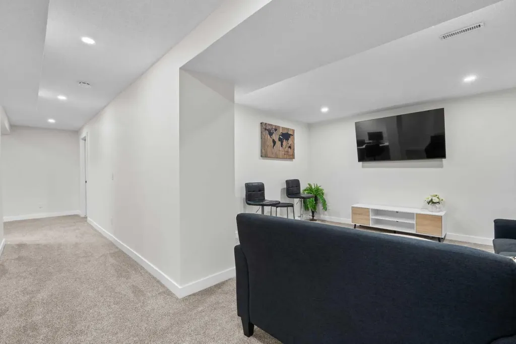 957 Applewood Drive SE Calgary AB T2A 7M7