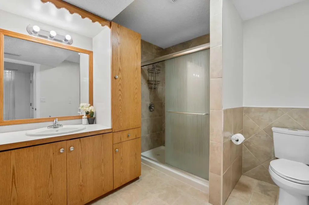 957 Applewood Drive SE Calgary AB T2A 7M7