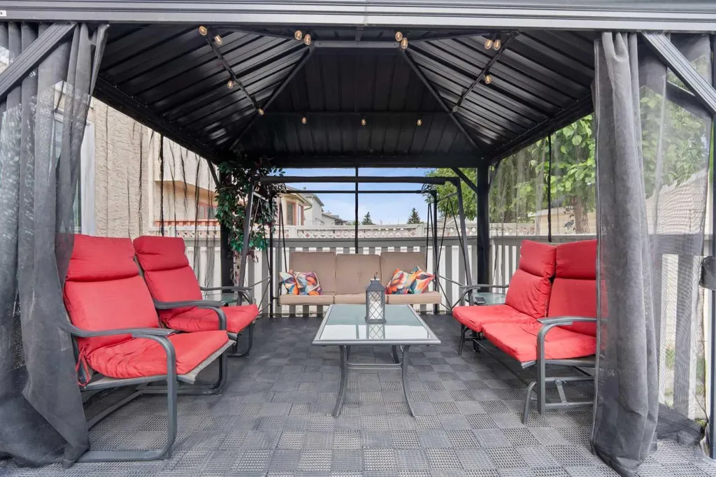 957 Applewood Drive SE Calgary AB T2A 7M7