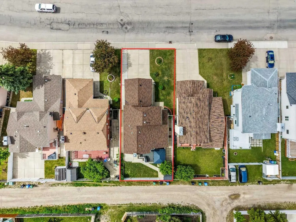 957 Applewood Drive SE Calgary AB T2A 7M7