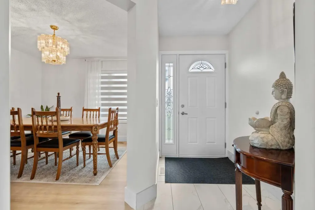 957 Applewood Drive SE Calgary AB T2A 7M7