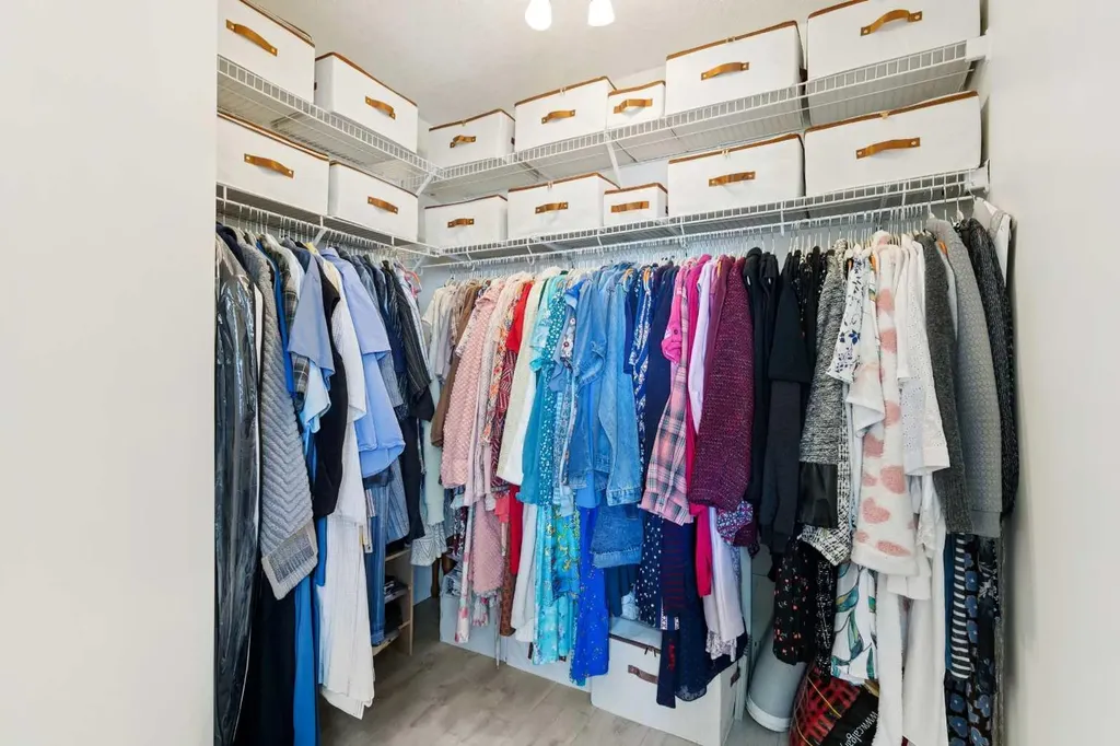 6102 Valleyview Park SE Calgary AB T2B 3R6