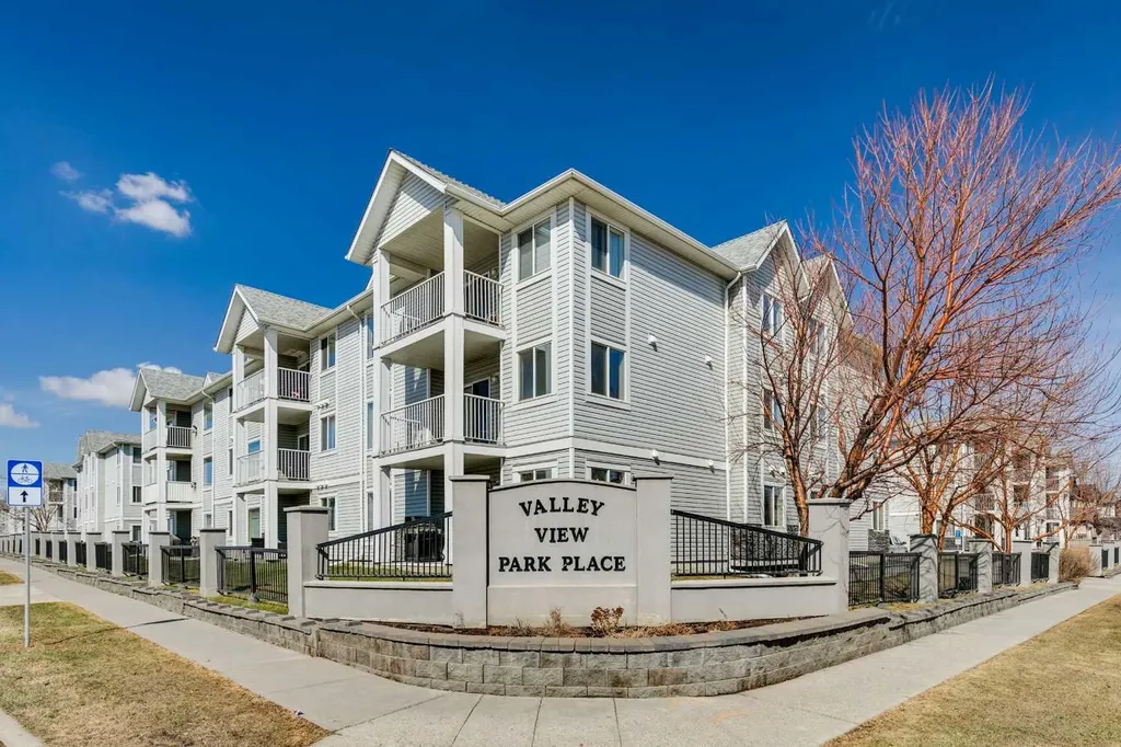 6102 Valleyview Park SE Calgary AB T2B 3R6