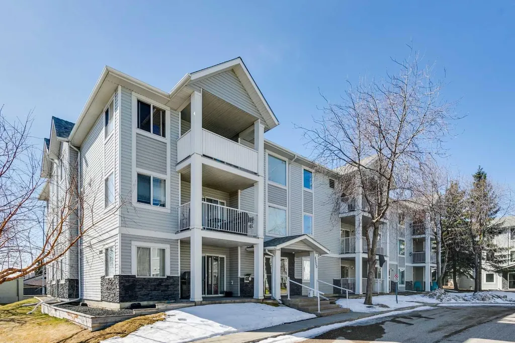 6102 Valleyview Park SE Calgary AB T2B 3R6
