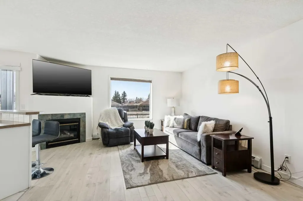 6102 Valleyview Park SE Calgary AB T2B 3R6