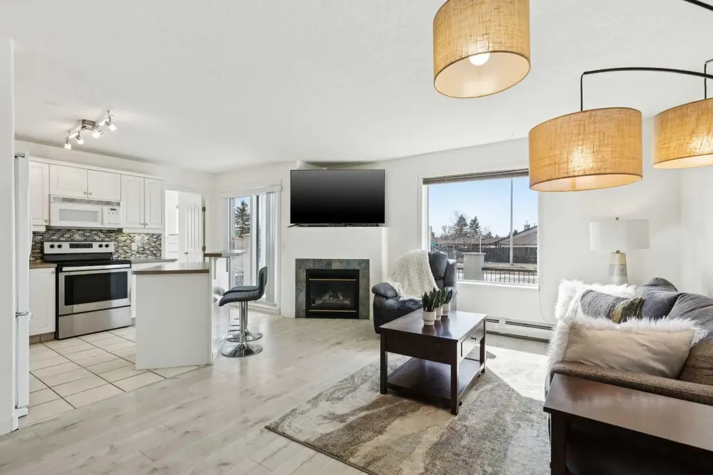 6102 Valleyview Park SE Calgary AB T2B 3R6