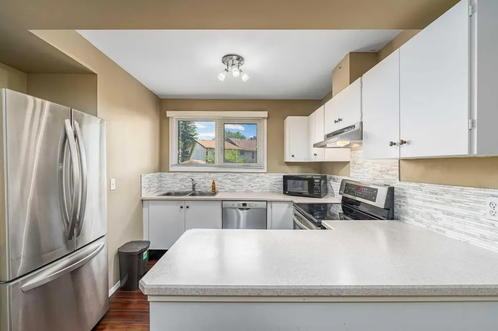 12 Woodhill Road SW Calgary AB T2W 3P2