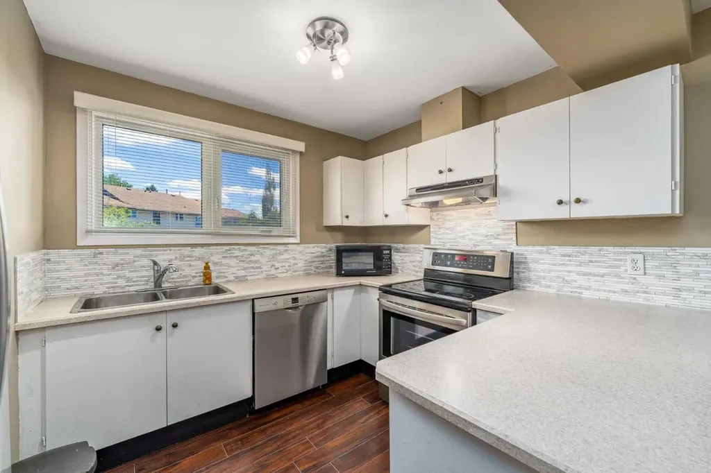 12 Woodhill Road SW Calgary AB T2W 3P2