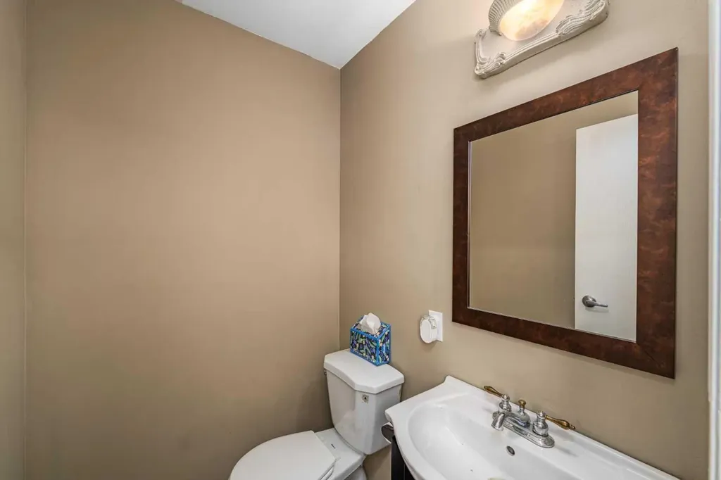 12 Woodhill Road SW Calgary AB T2W 3P2