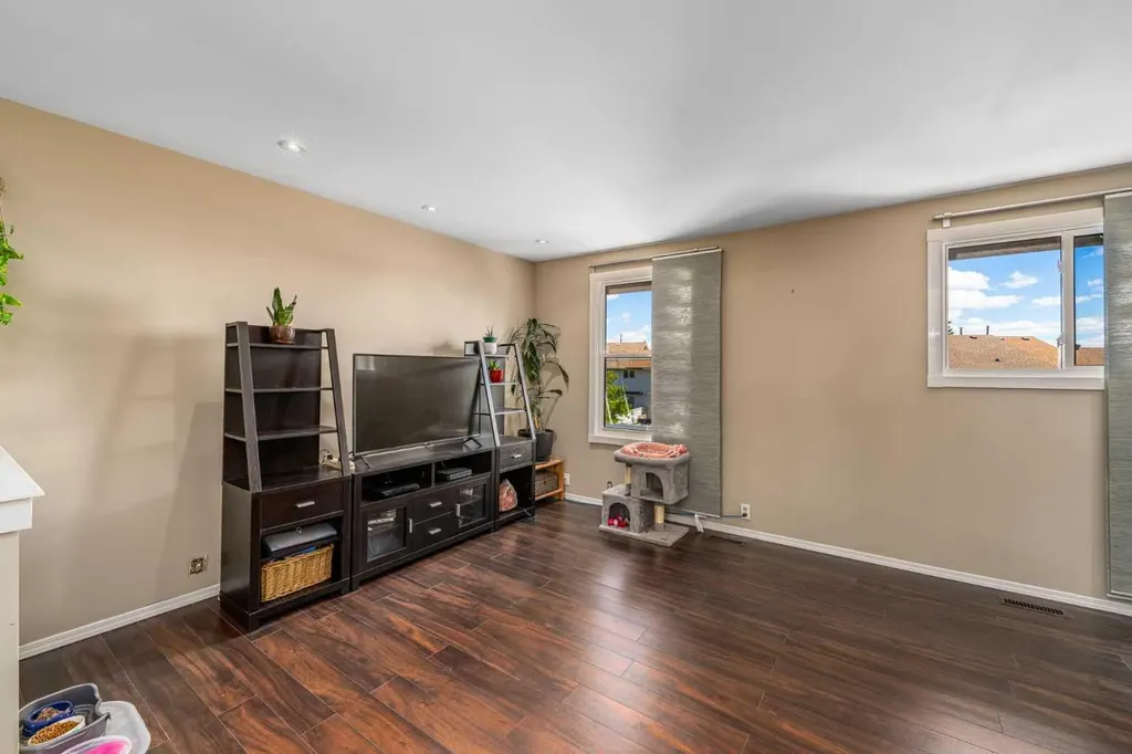 12 Woodhill Road SW Calgary AB T2W 3P2