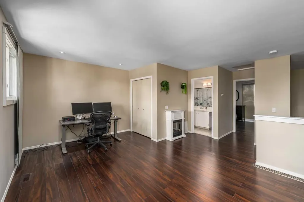 12 Woodhill Road SW Calgary AB T2W 3P2