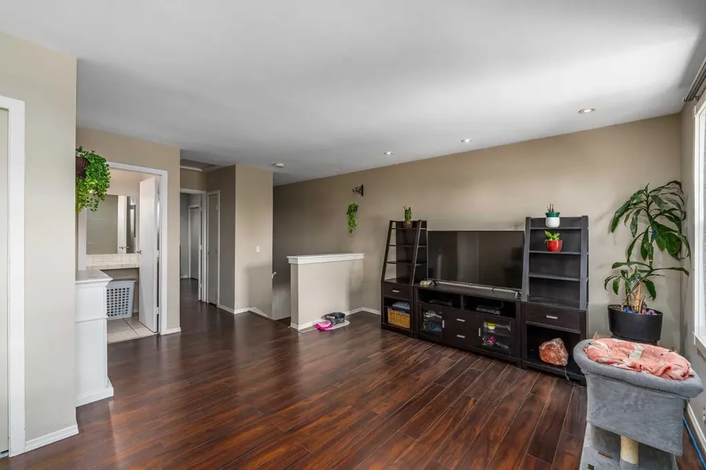 12 Woodhill Road SW Calgary AB T2W 3P2