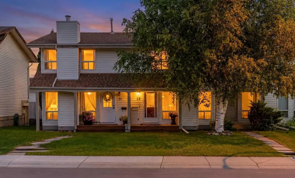 12 Woodhill Road SW Calgary AB T2W 3P2