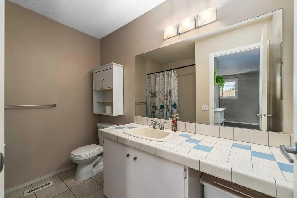 12 Woodhill Road SW Calgary AB T2W 3P2