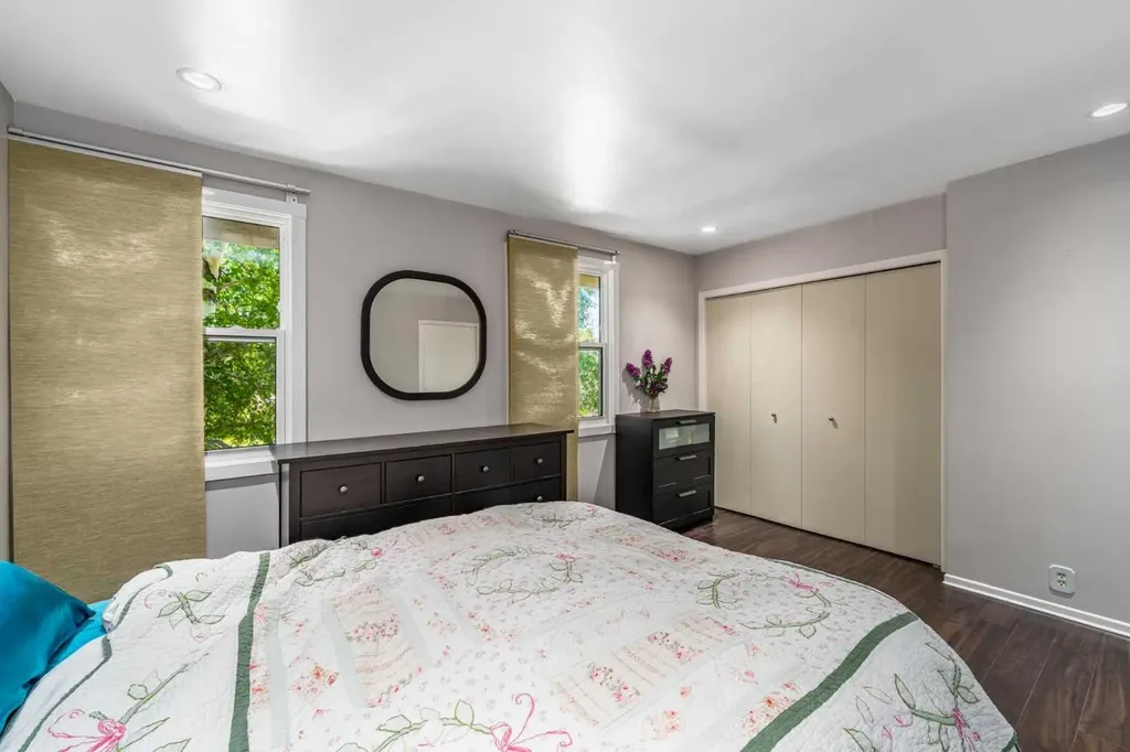 12 Woodhill Road SW Calgary AB T2W 3P2