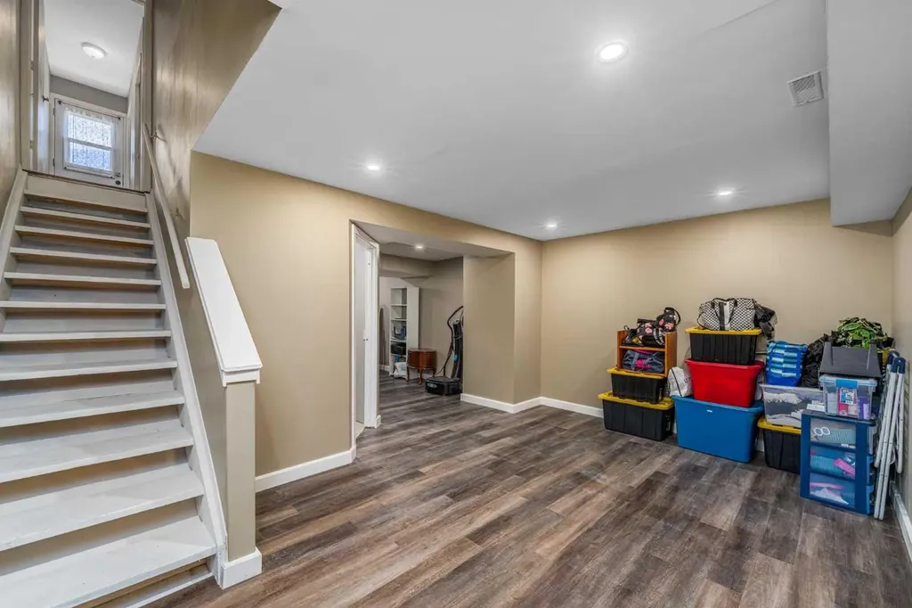 12 Woodhill Road SW Calgary AB T2W 3P2