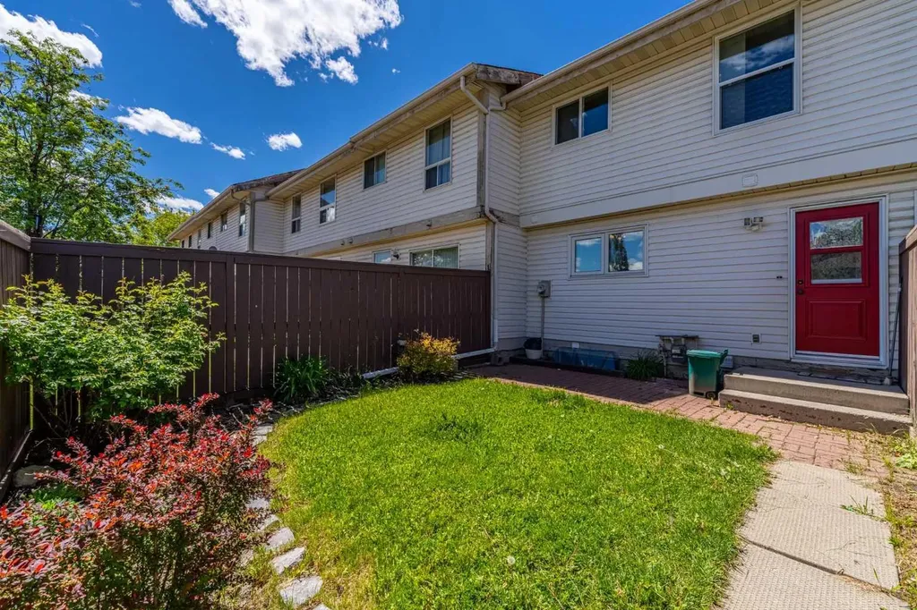 12 Woodhill Road SW Calgary AB T2W 3P2