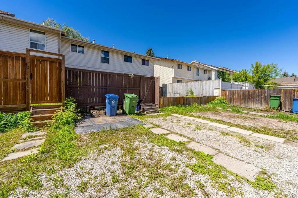12 Woodhill Road SW Calgary AB T2W 3P2