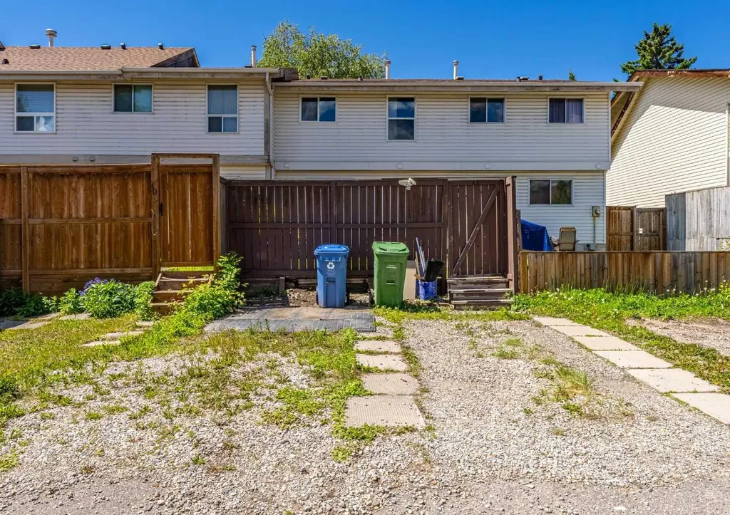 12 Woodhill Road SW Calgary AB T2W 3P2