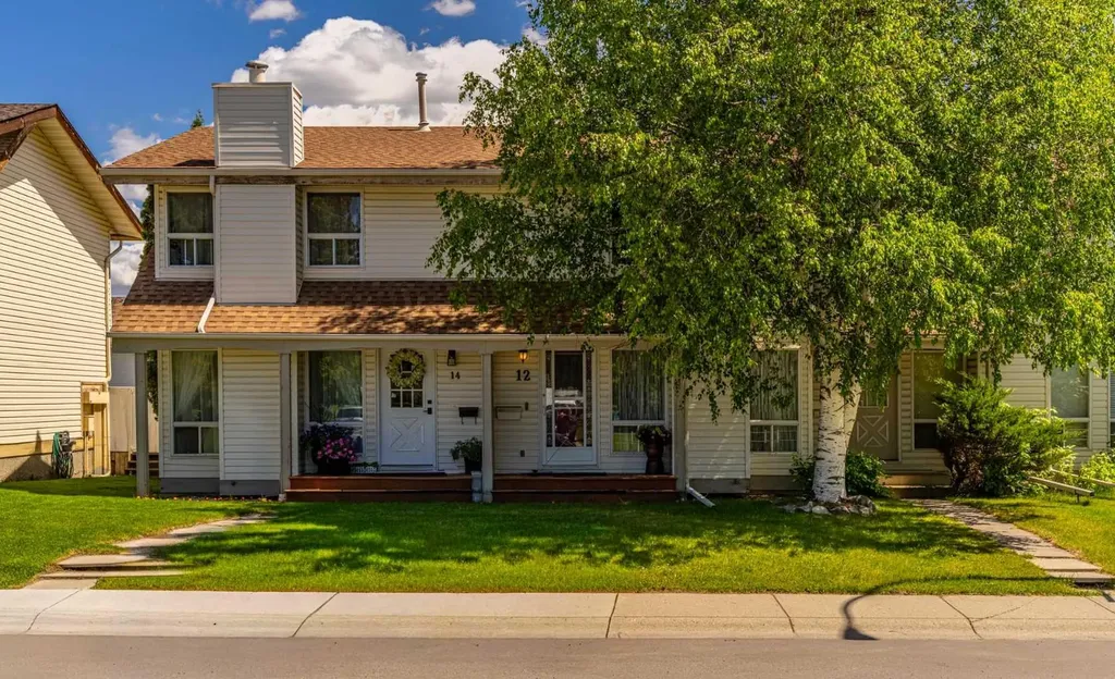 12 Woodhill Road SW Calgary AB T2W 3P2