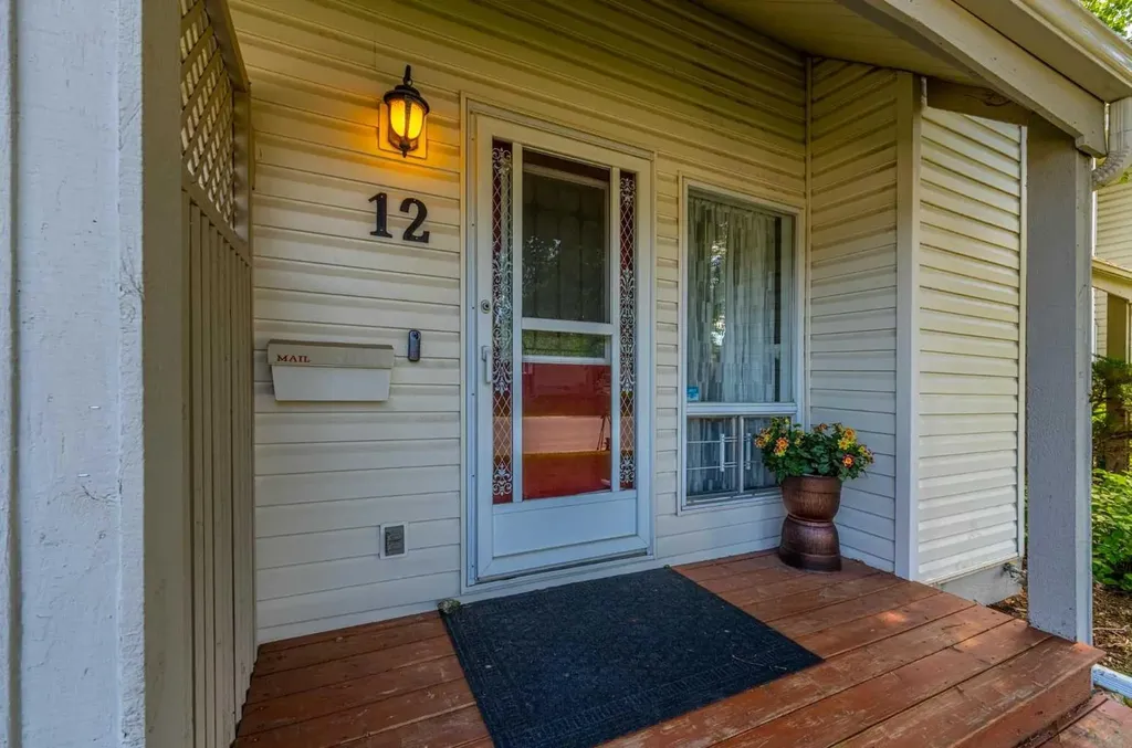 12 Woodhill Road SW Calgary AB T2W 3P2